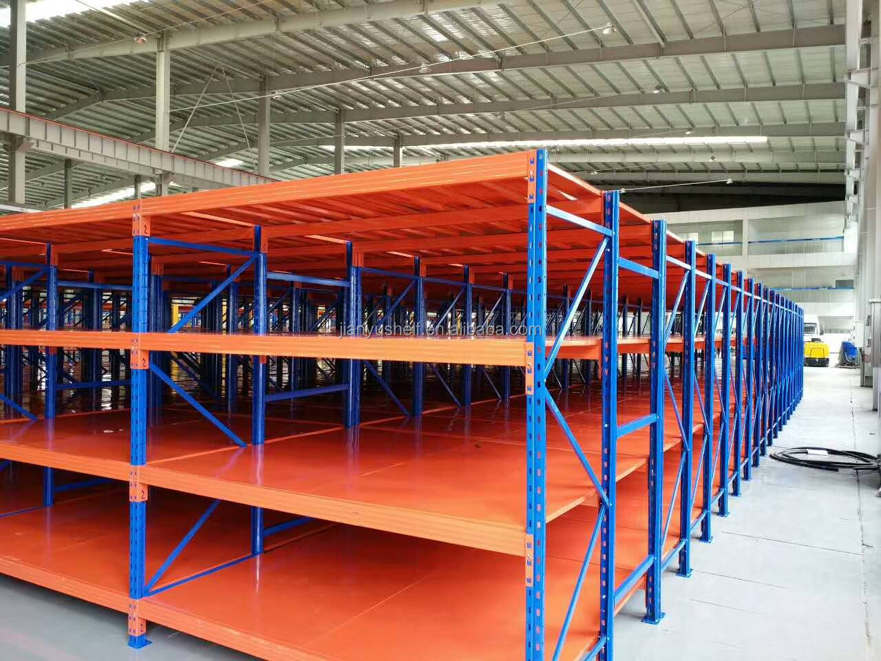 Heavy duty racking with steel panel