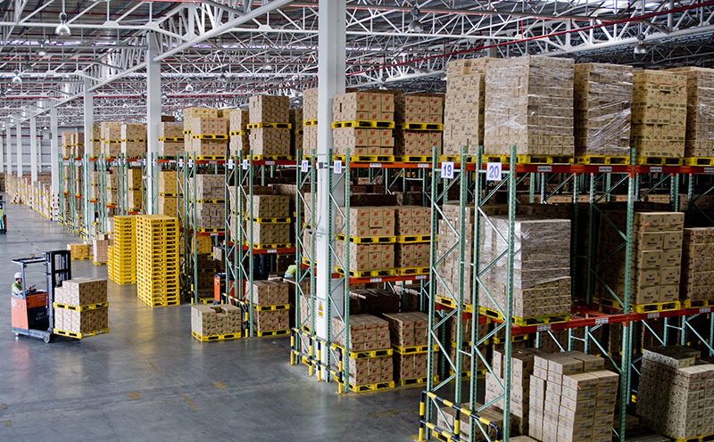Industrial Heavy Duty Push-Back Pallet Racking System Anti-Collision Corrosion Protection 30000kg Capacity Steel Wire Mesh Deck