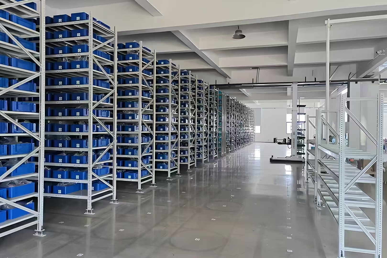 Guci Heavy Duty Teardrop Selective Pallet Rack System 5-Layer Industrial Warehouse Storage Racking System Steel Wood Material