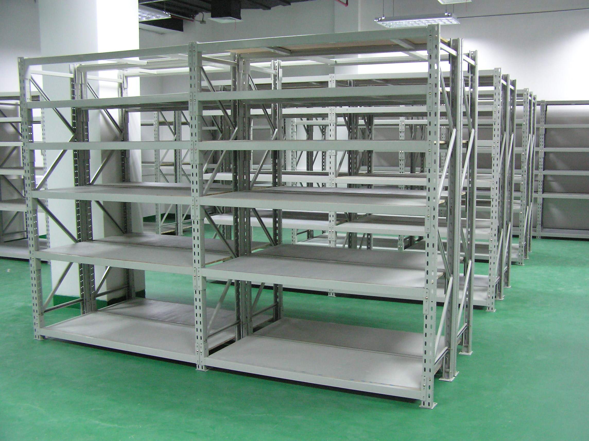 Competitive Price Industrial Medium Duty Shelving System Longspan Rack for Large Scale Warehouse Storage Projects Wholesale
