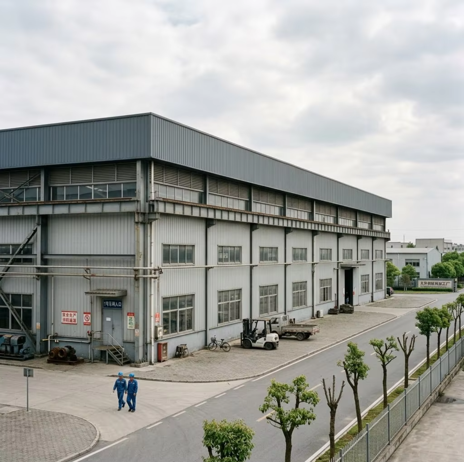 High Bay Galvanized Steel Structure Workshop Warehouse Interior Multi Tier Pallet Racking Central Aisle Prefab 3PL Fulfillment