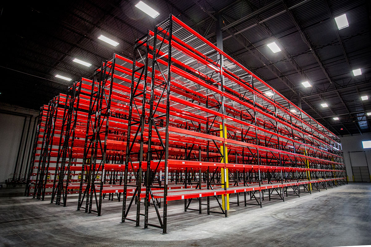 Industrial Heavy Duty Push-Back Pallet Racking System Anti-Collision Corrosion Protection 30000kg Capacity Steel Wire Mesh Deck