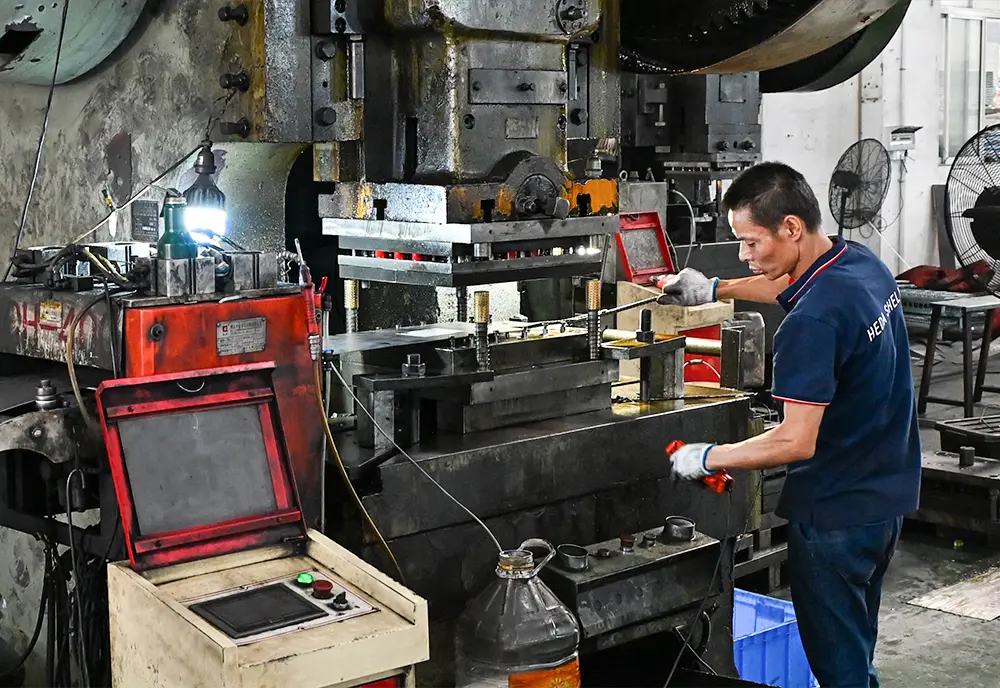 Beam connector welding line
