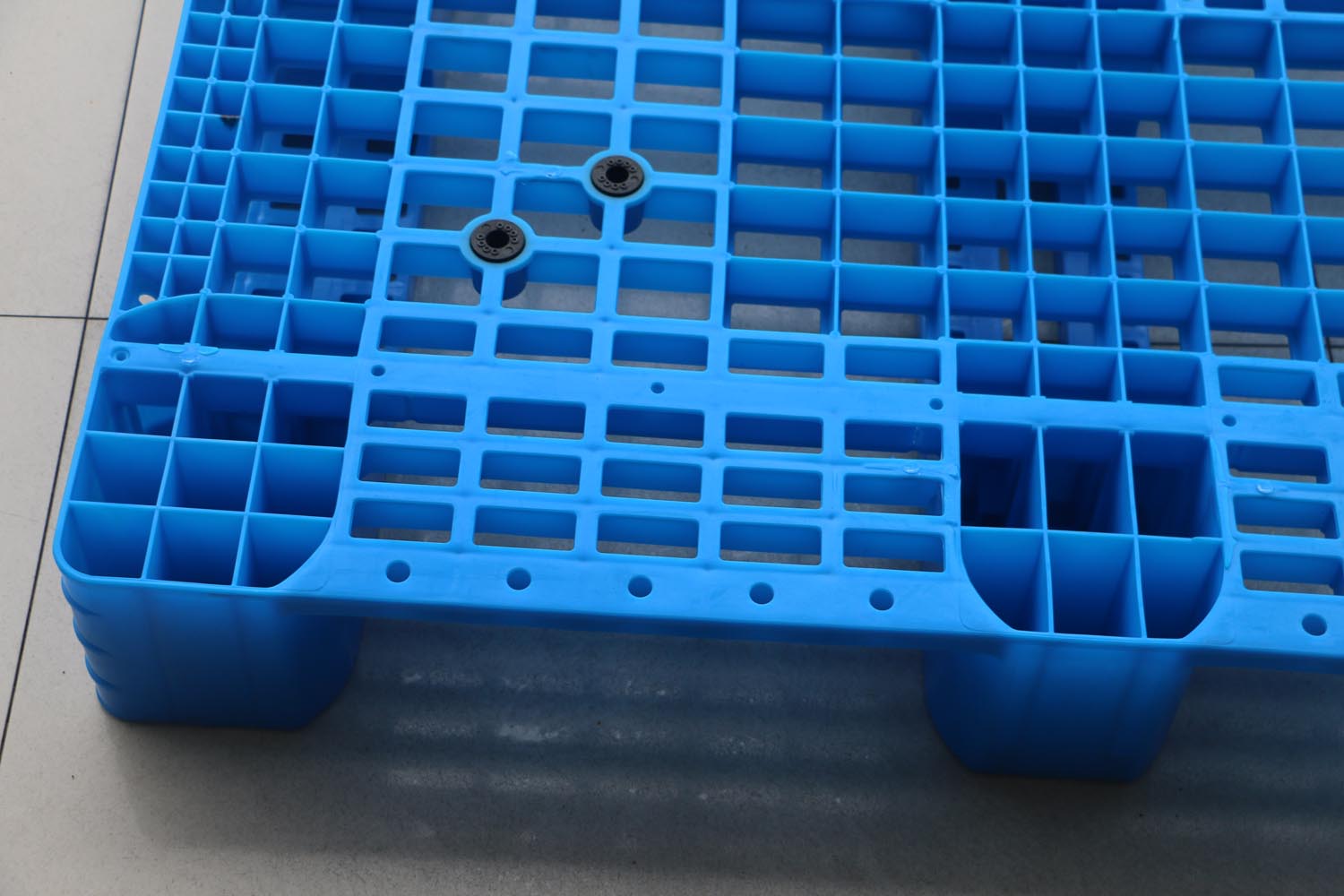 NEXARA 1311 1300*1100*160mm Single-faced Logistics Euro Pallet Rack Three Runners Colorful Stacking Deck Grid Surface Storage