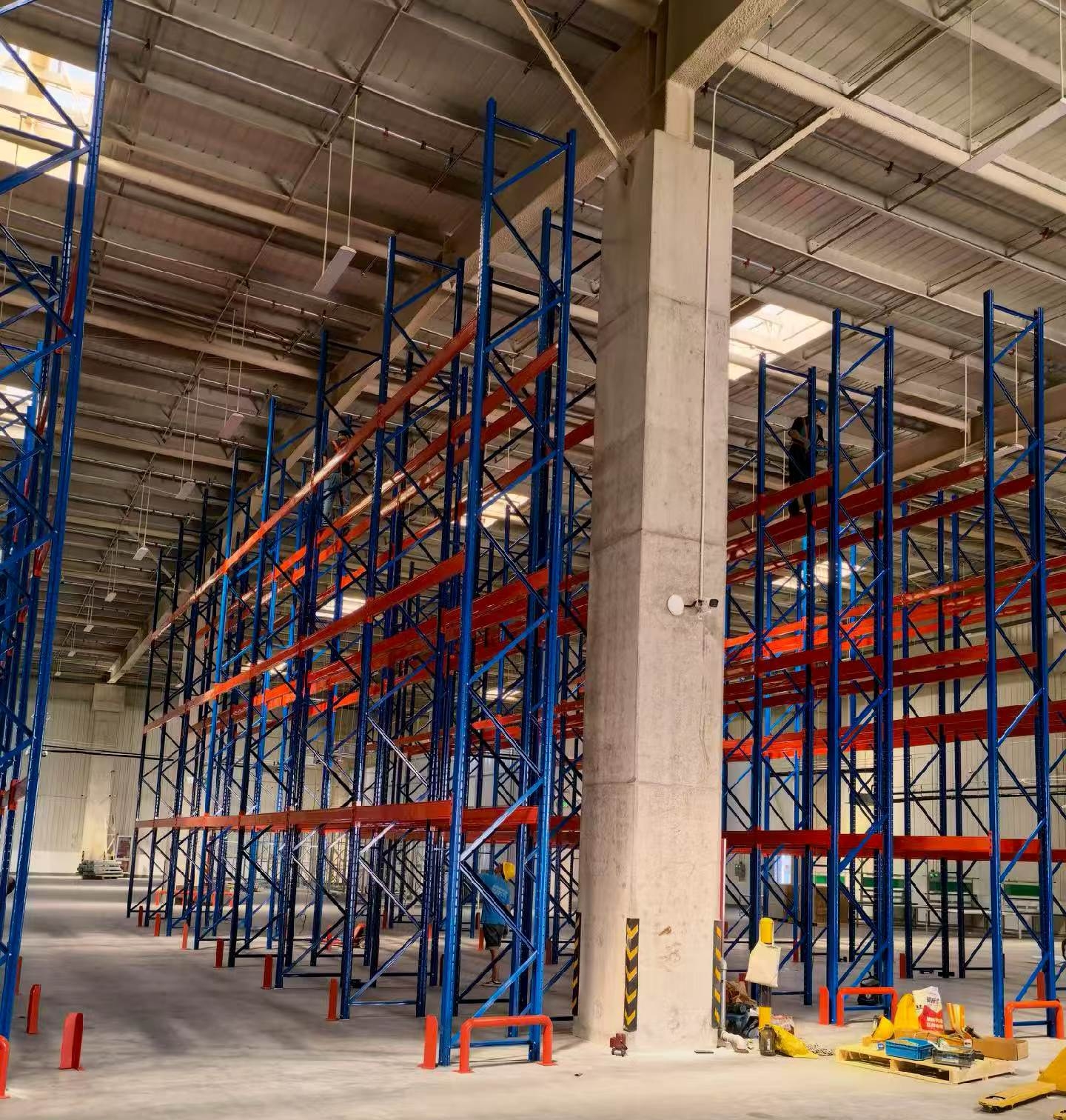 Steel Selective Pallet Rack Multi Bay Warehouse Shelving Plug-In Boltless Rivet Storage System